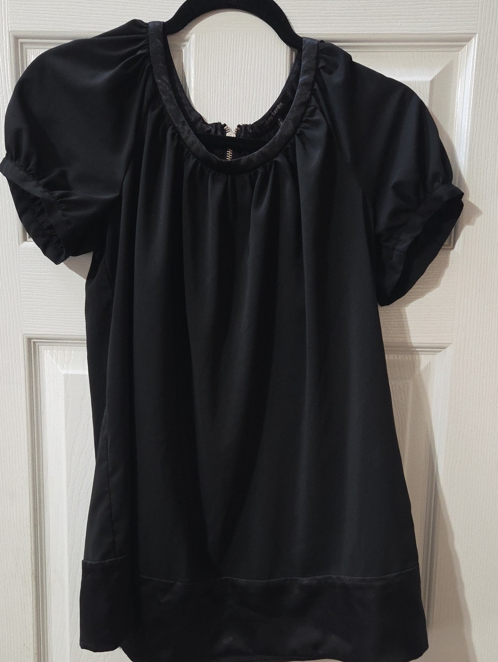 Daisy Fuentes Black Short Puff Sleeve Gathered Neck Blouse